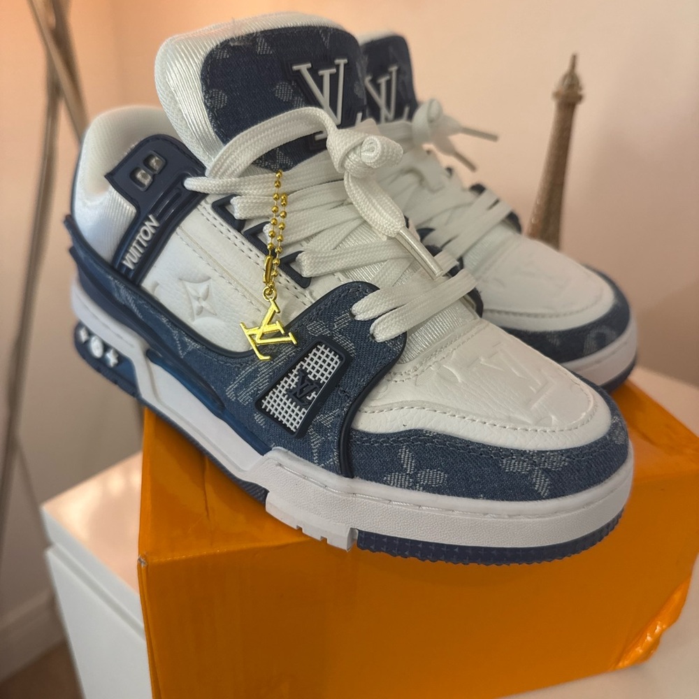 Louis Vuitton Kids White and Navy Low-Top Sneakers